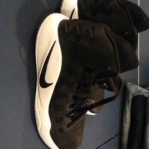 Nike zoom hyper dunks us size 8 mens 9.5 women's   26cm.  Black  worn 1x indoors